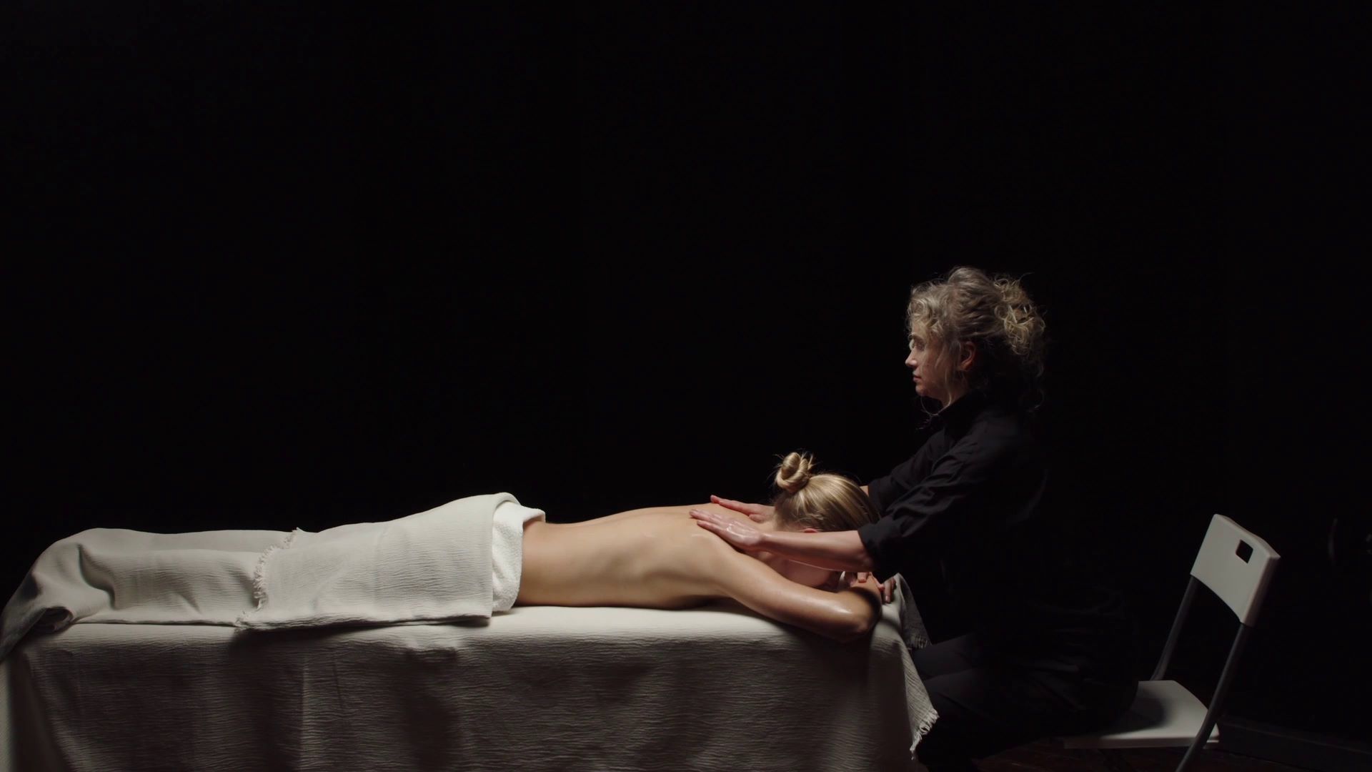The Power of Touch – Online massagekursus Massage mellem hænder fra onlinekurset The Power of Touch